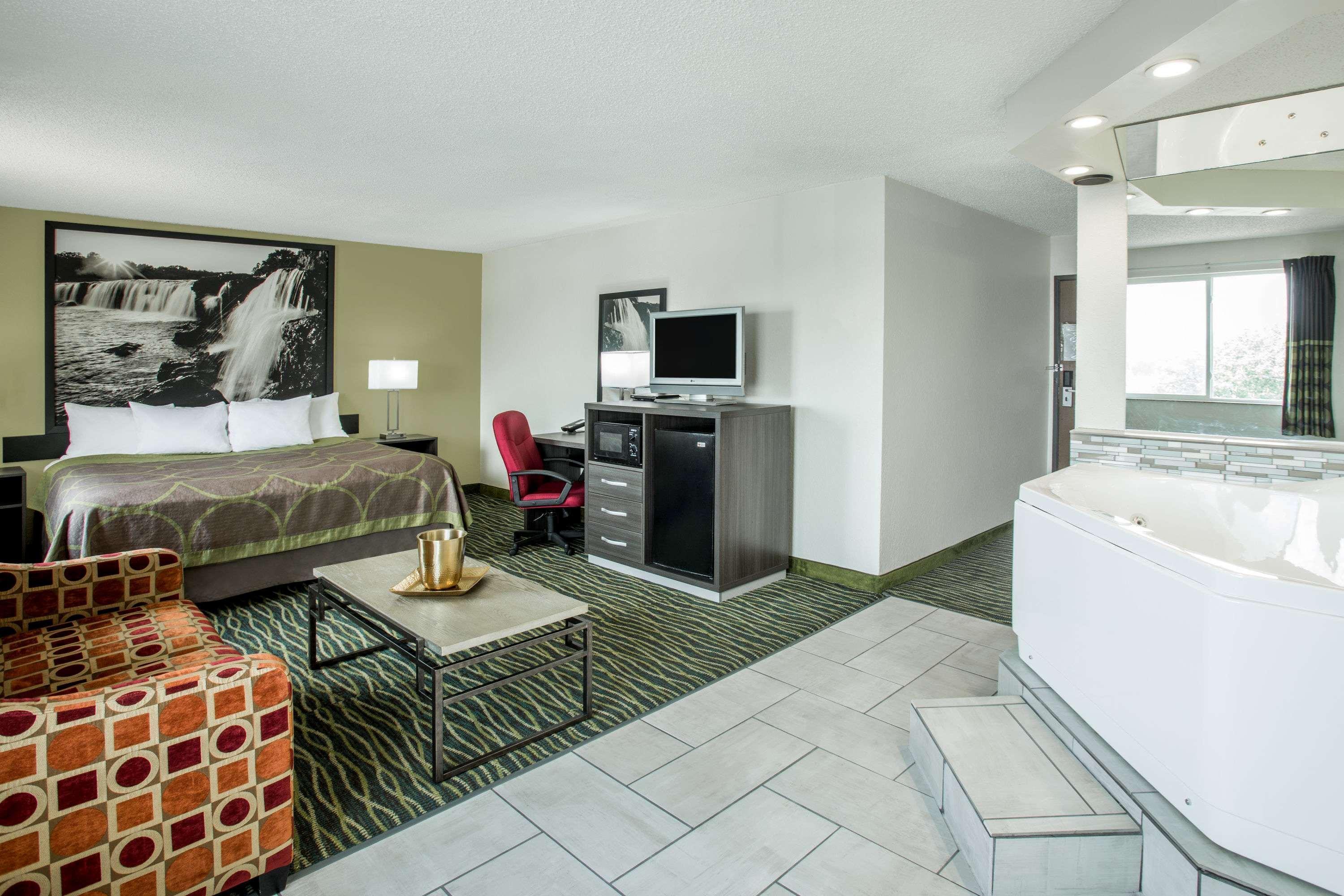 Super 8 By Wyndham Independence Kansas City Eksteriør bilde