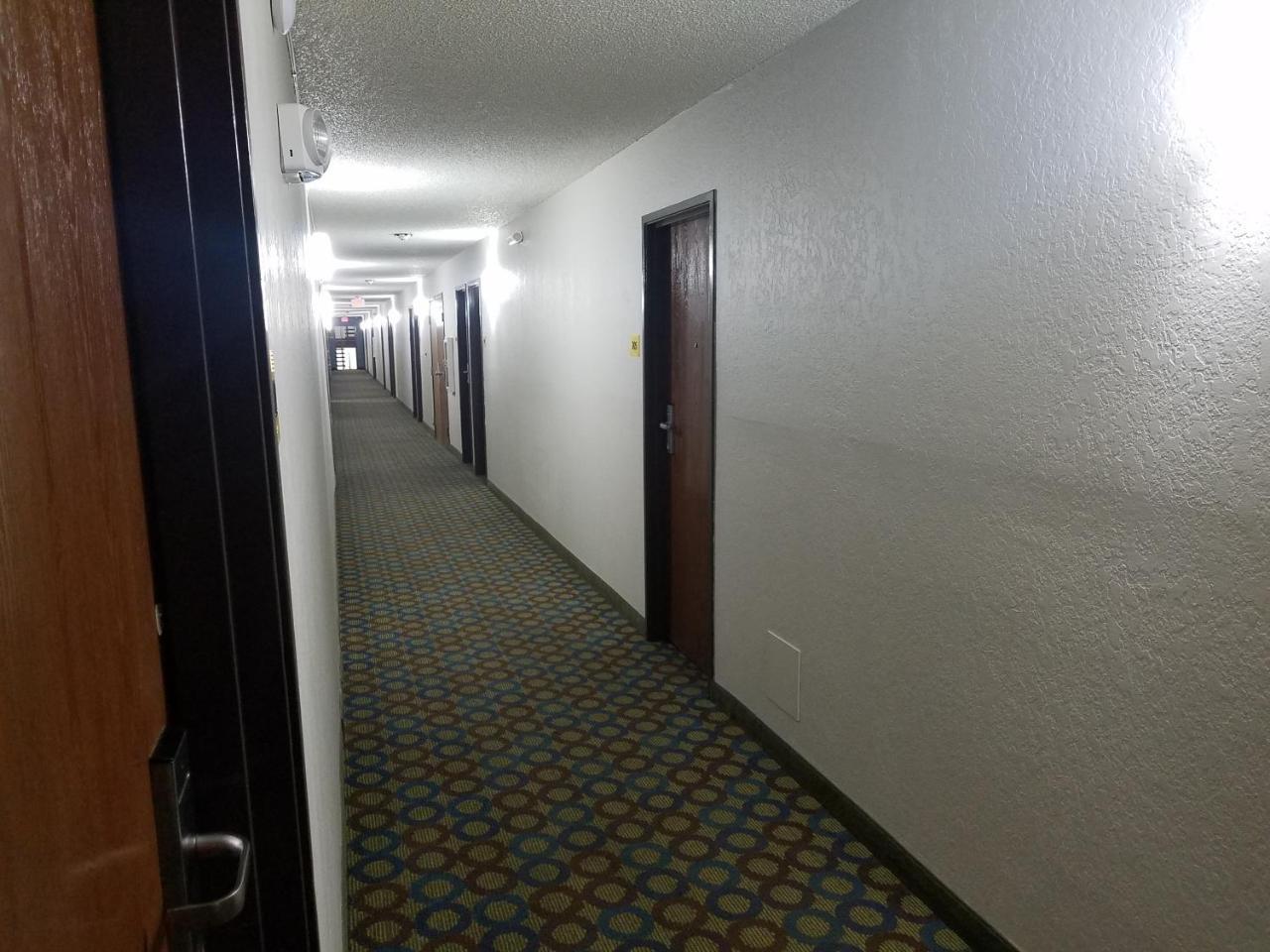 Super 8 By Wyndham Independence Kansas City Eksteriør bilde